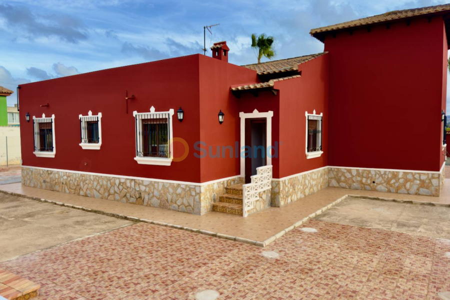 Resale - Country house - Orihuela