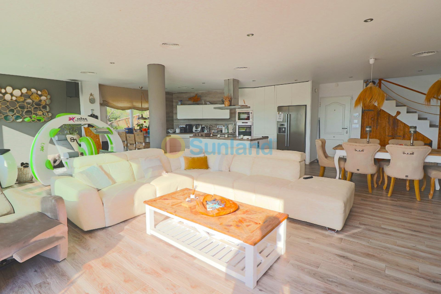 Resale - Villa - El Campello - 