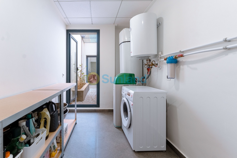 Segunda mano - Chalet - San Miguel de Salinas - Urbanizaciones