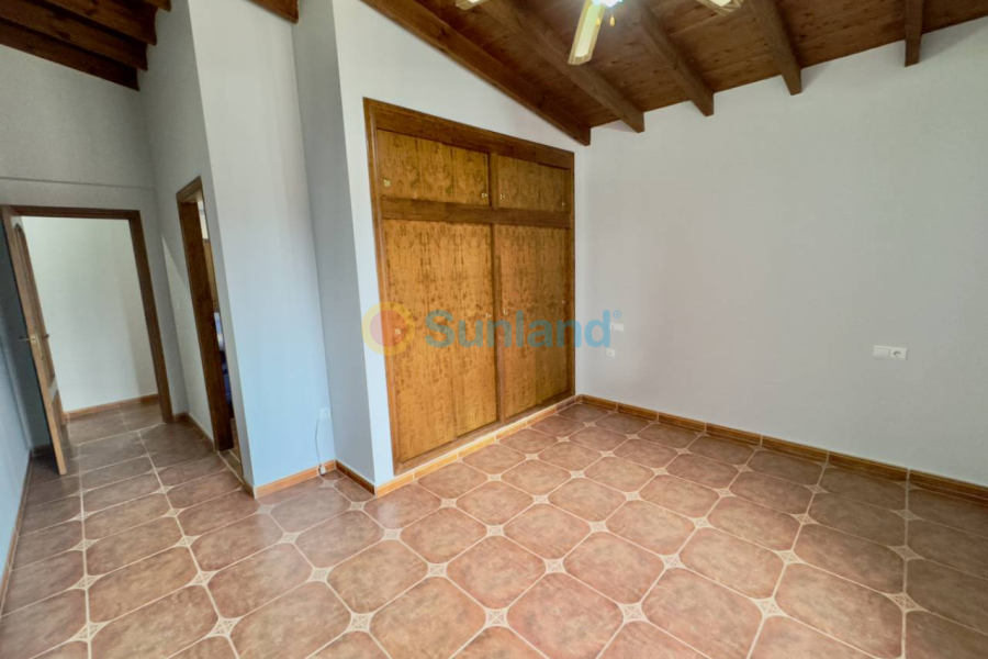 Resale - Country house - Orihuela
