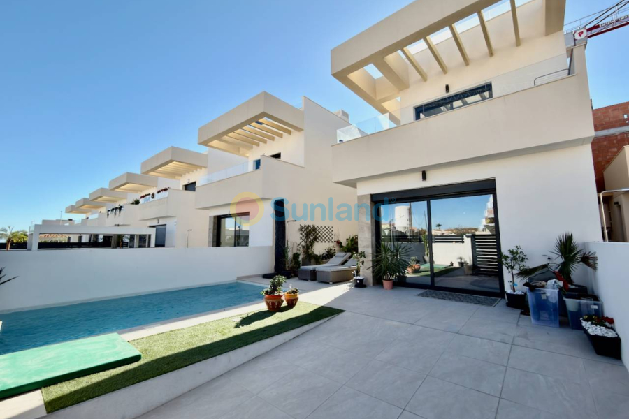 Resale - Villa - Los Montesinos - 