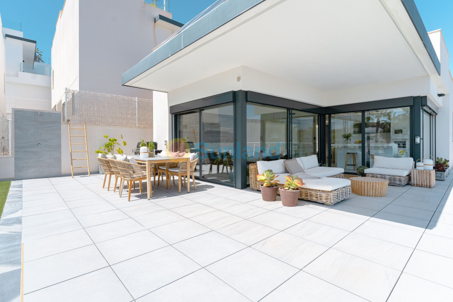 Segunda mano - Chalet - San Miguel de Salinas - Urbanizaciones