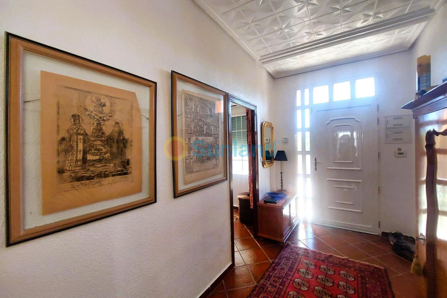 Resale - M - La Marina