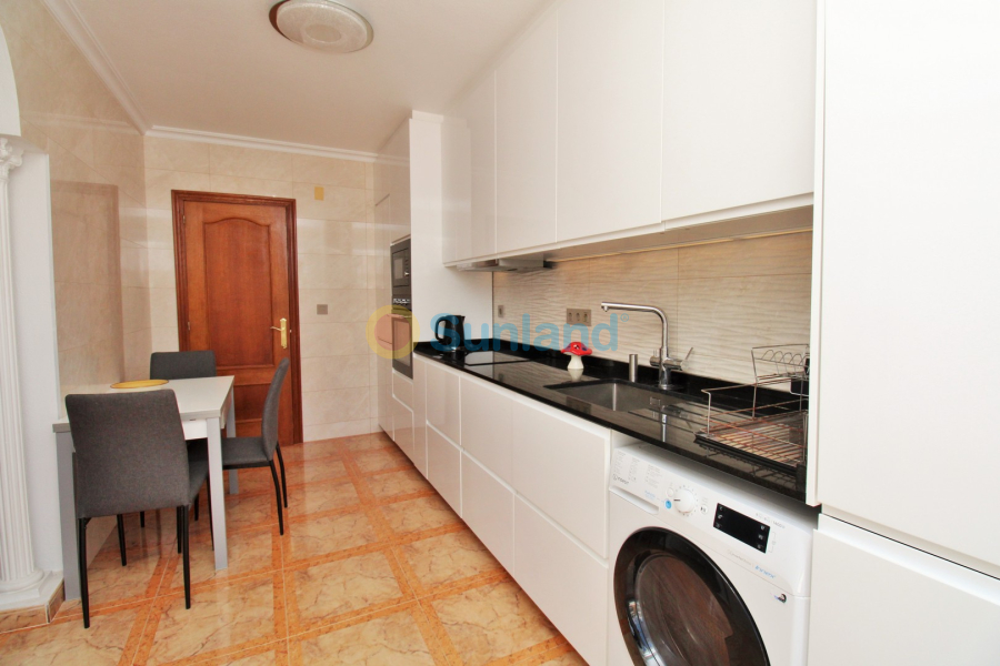 Resale - Apartment - Villamartin - PAU 8