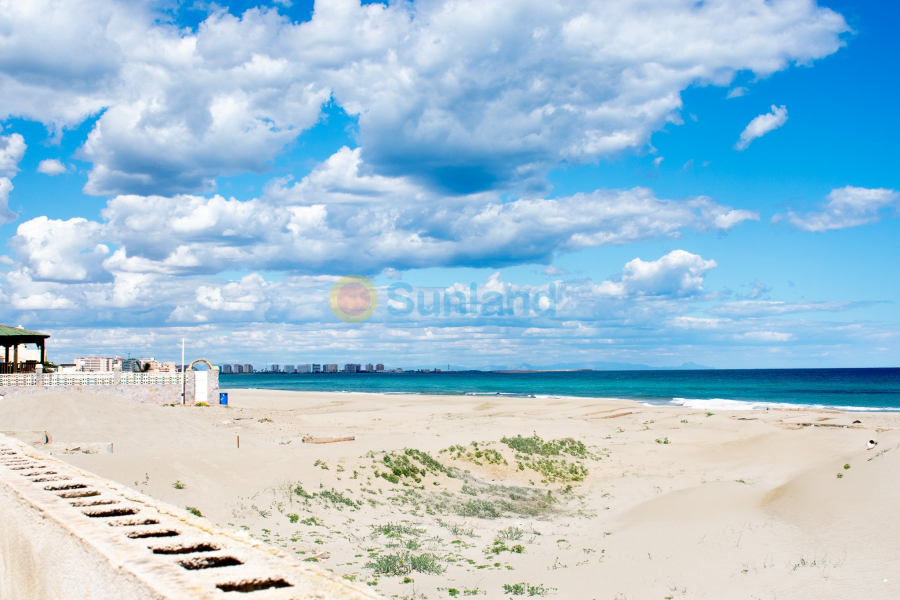 Resale - Villa - La Manga del Mar Menor - 