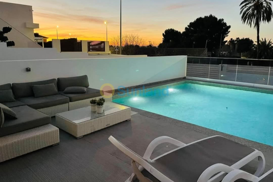 Resale - Villa - San Fulgencio - Urbanización La Marina