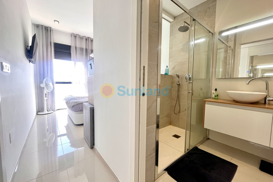 Resale - P - Los Dolses