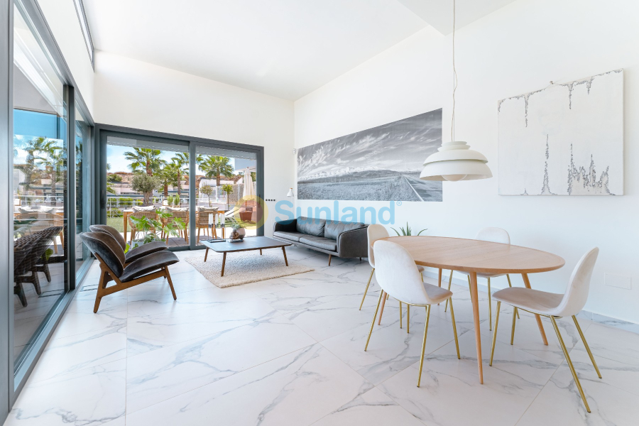 Segunda mano - Chalet - San Miguel de Salinas - Urbanizaciones