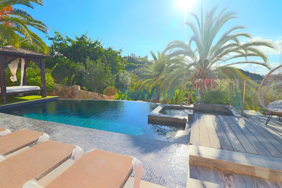 Resale - Villa - El Campello - 