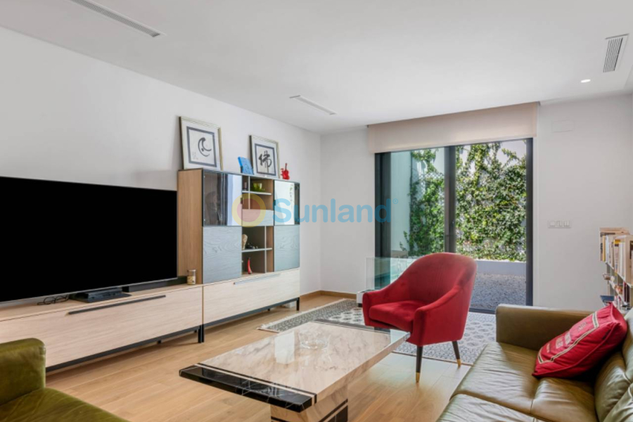 Вторичка - Bилла - Ciudad Quesada