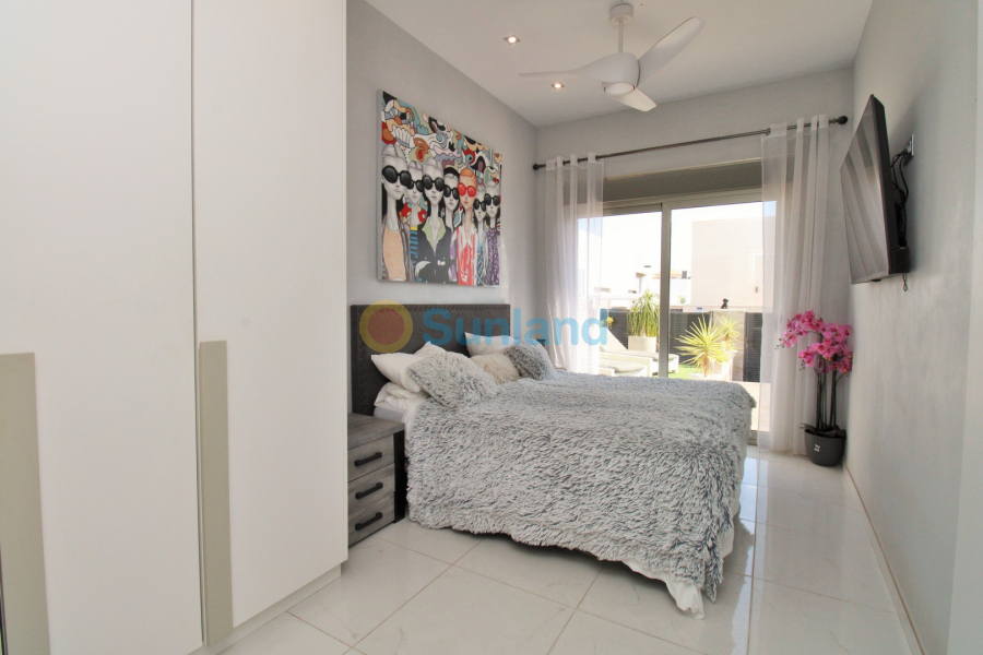 Resale - Villa - Villamartin