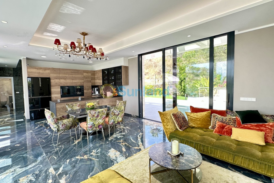 Resale - V - Las Colinas Golf Resort