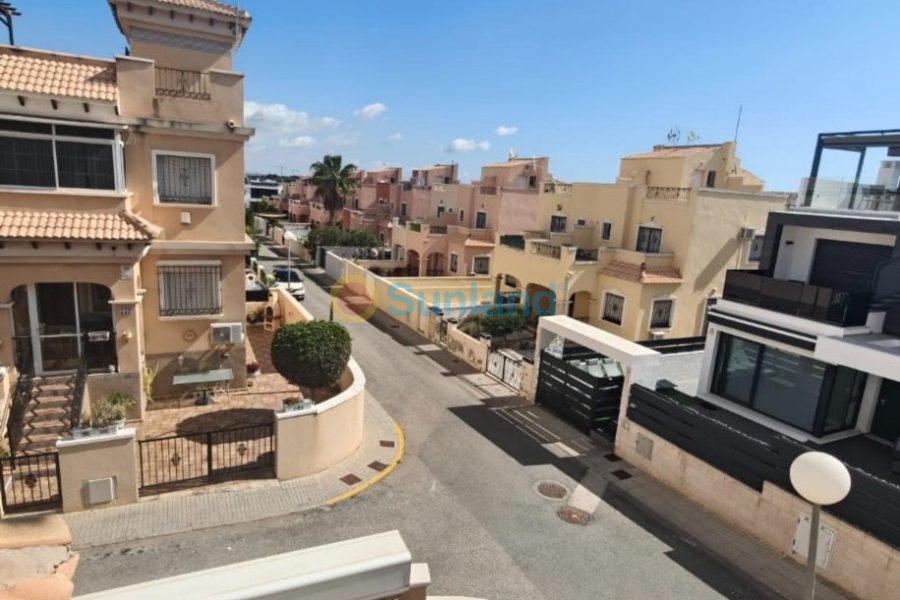 Använda fastigheter - Villa - Orihuela Costa - Villamartin