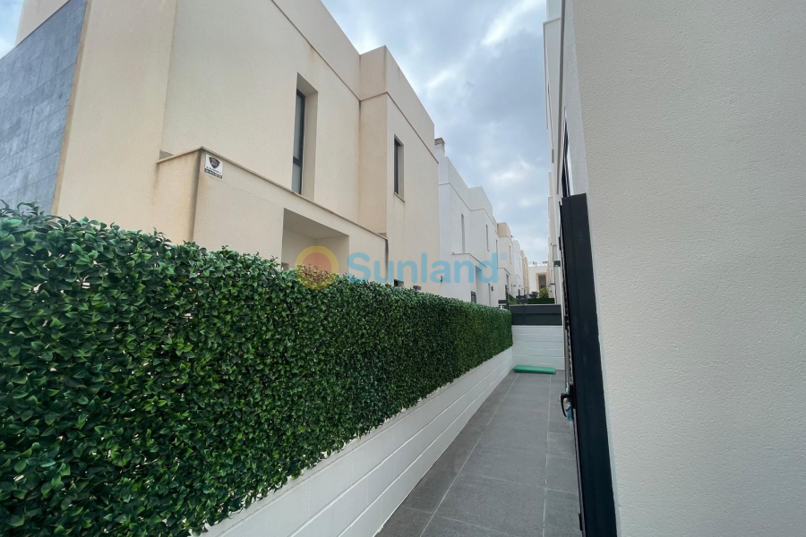 Använda fastigheter - Villa - Orihuela Costa - Villamartin