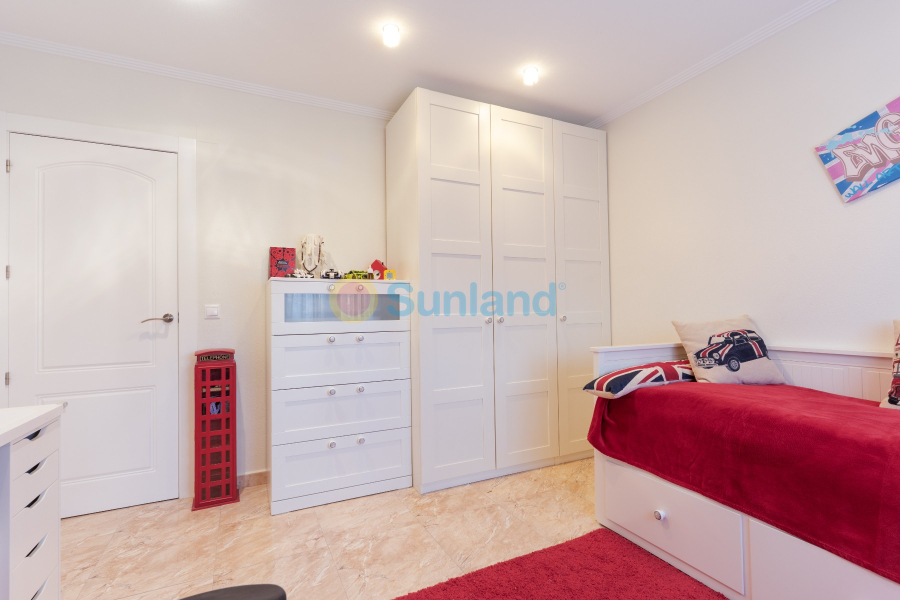 Resale - Villa - Torrevieja - 