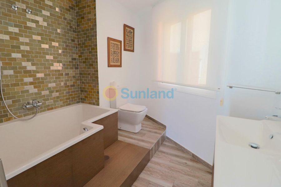 Resale - Villa - El Campello - 