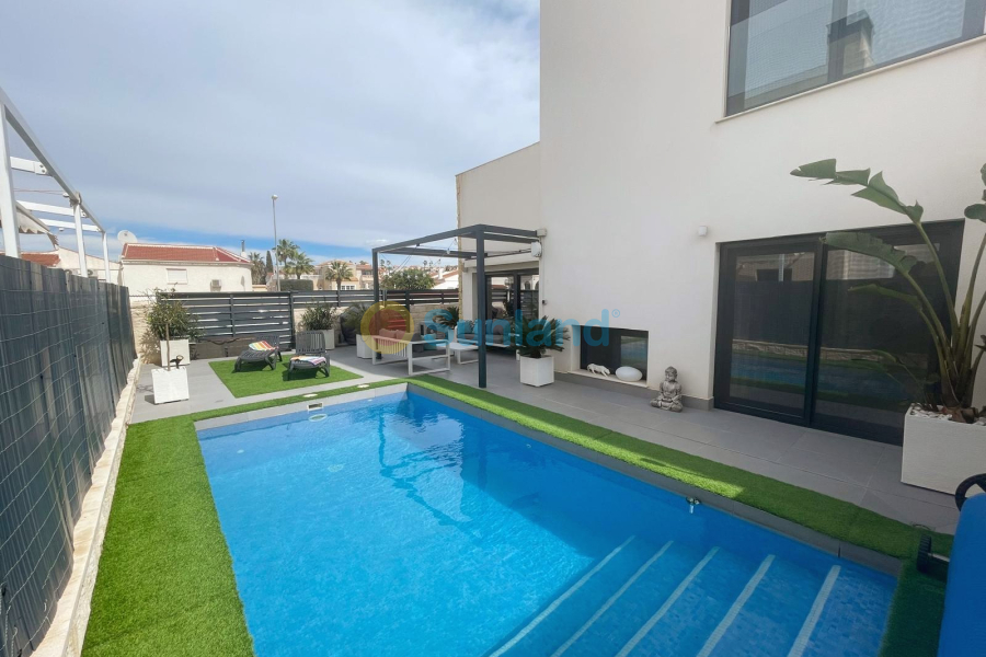 Segunda mano - Semi-detached - Ciudad Quesada - Pueblo Bravo