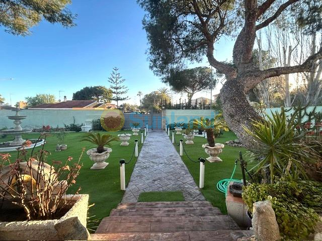 Resale - Villa - Orihuela Costa - Altos de Campoamor