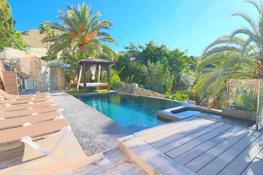 Resale - Villa - El Campello - 