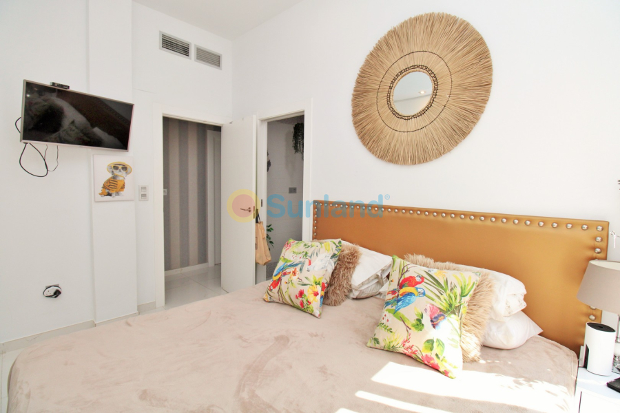 Resale - Villa - Villamartin