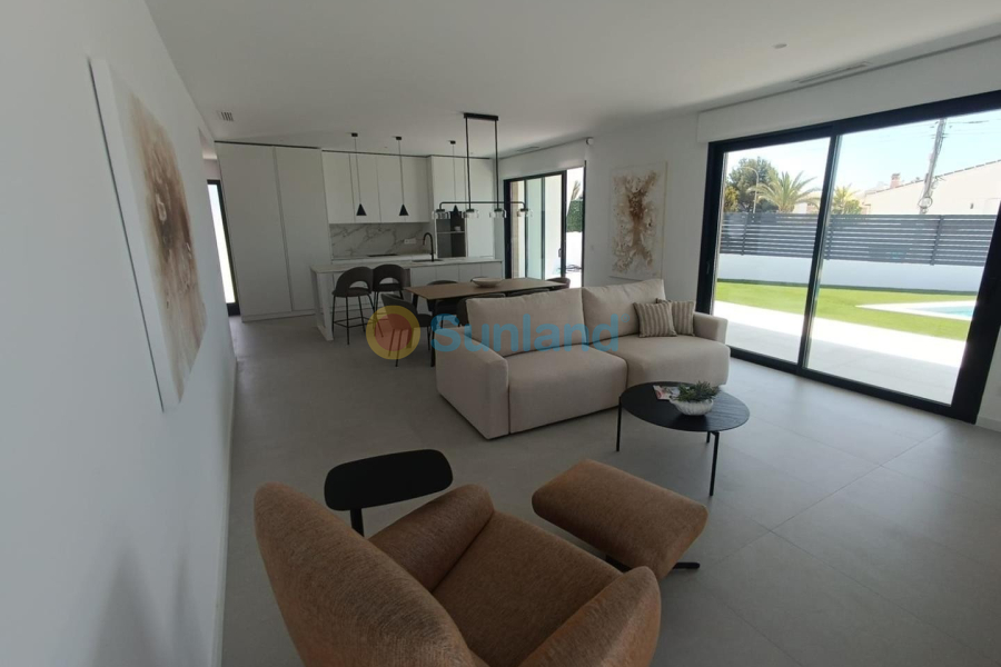 Вторичка - Bилла - Ciudad Quesada