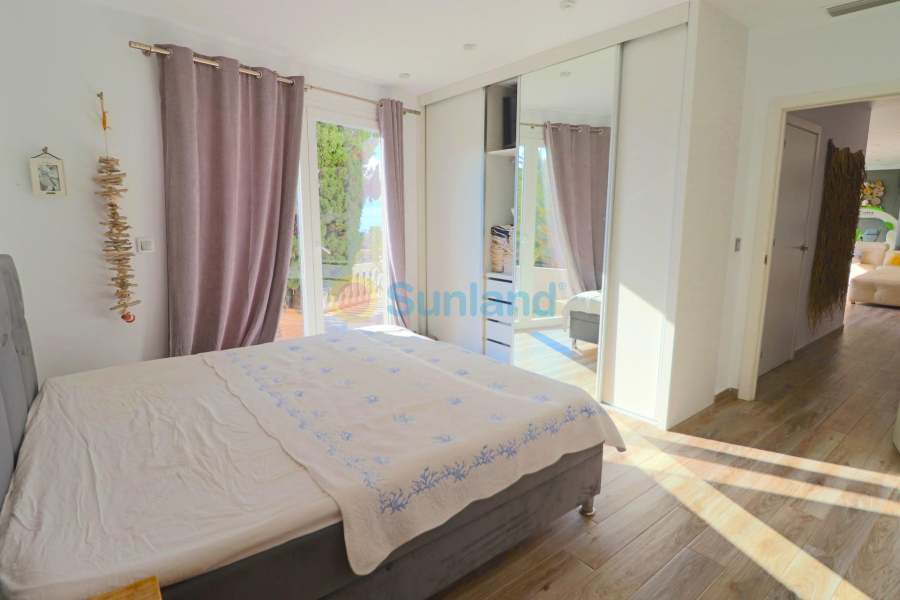 Resale - Villa - El Campello - 