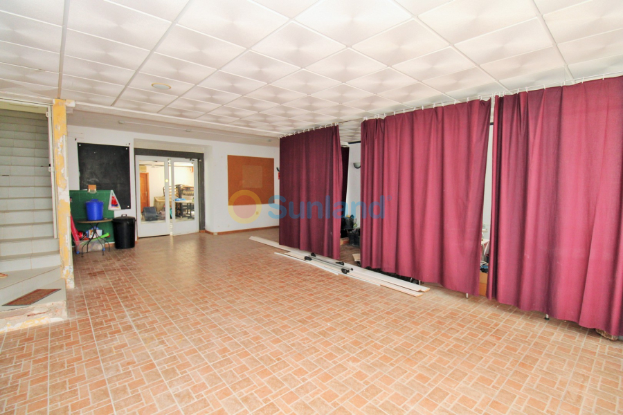 Resale - Commercial - Villamartin