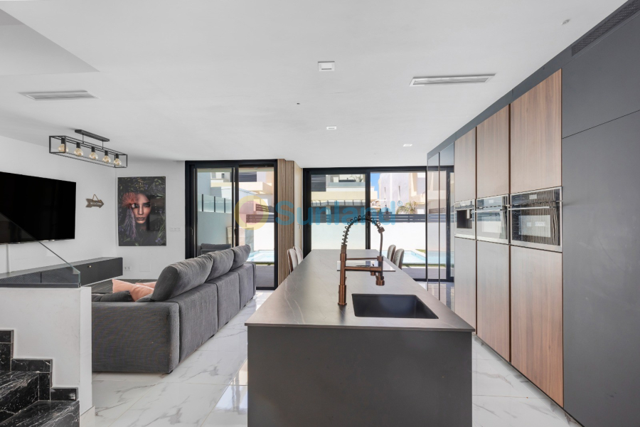 Resale - Villa - Los Montesinos - 