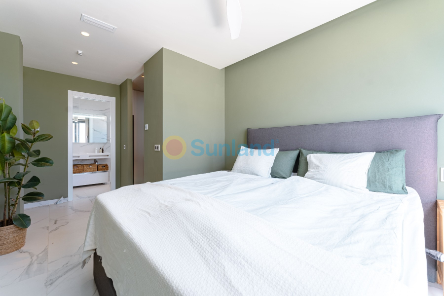 Segunda mano - Chalet - San Miguel de Salinas - Urbanizaciones