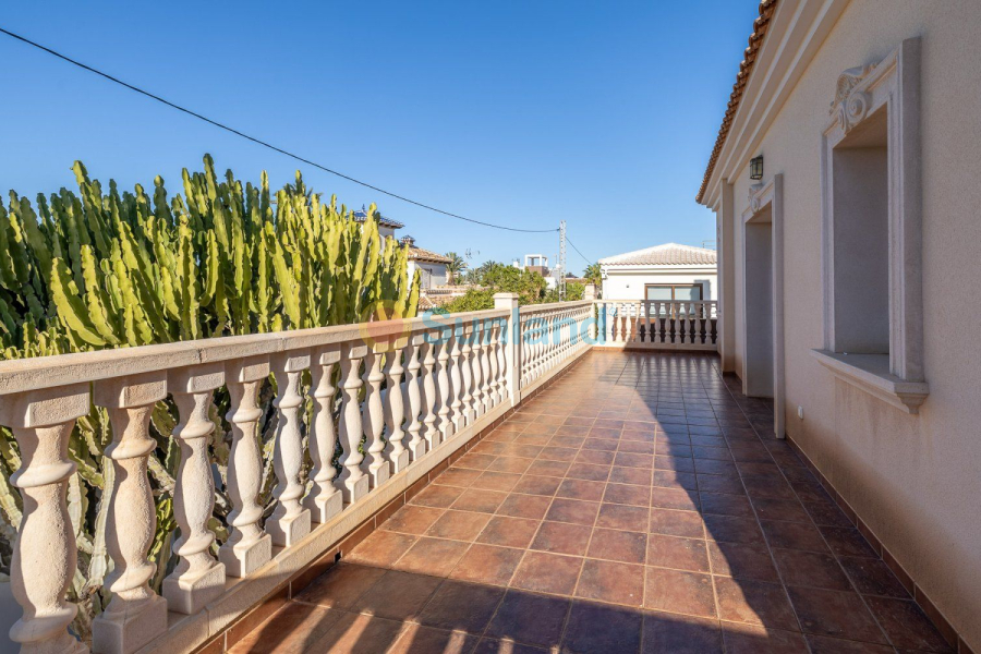 Resale - Villa - Orihuela Costa - Cabo Roig