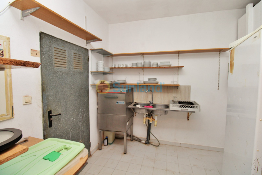 Resale - Commercial - Villamartin