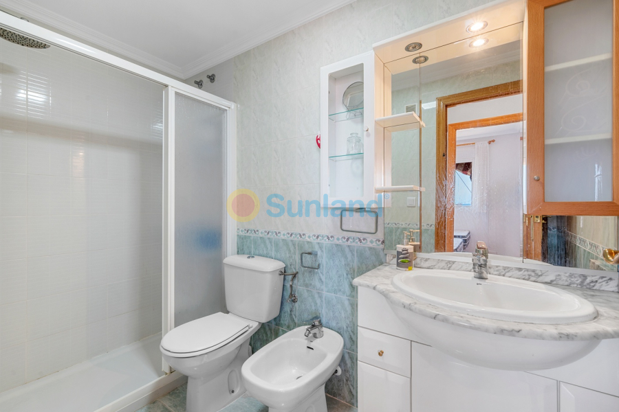 Resale - Apartment - Santa Pola