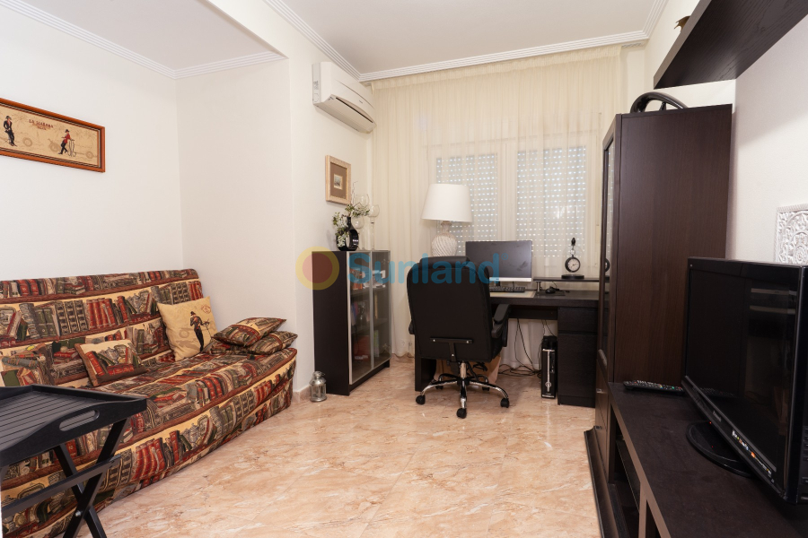 Resale - Villa - Torrevieja - 