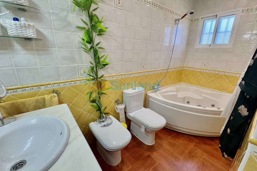 Resale - Country house - Torrellano