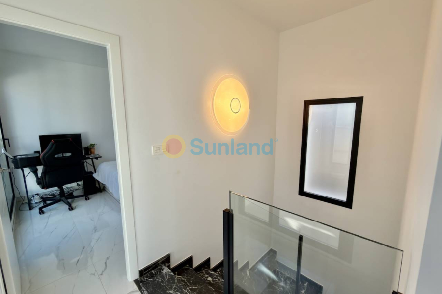 Resale - Villa - Los Montesinos - 