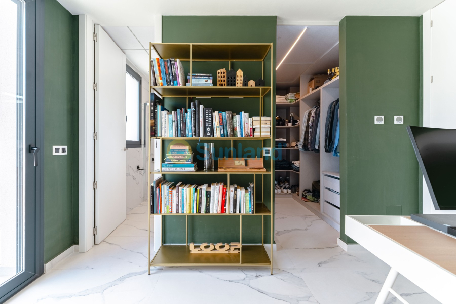 Segunda mano - Chalet - San Miguel de Salinas - Urbanizaciones