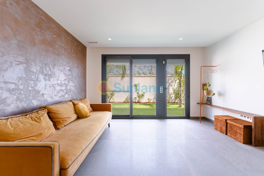 Segunda mano - Chalet - San Miguel de Salinas - Urbanizaciones