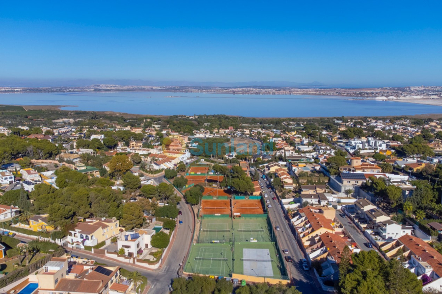 Resale - Villa - Torrevieja - 