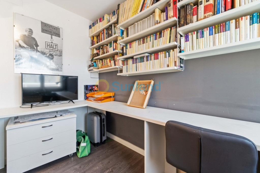 Resale - Apartment - Orihuela Costa - Campoamor