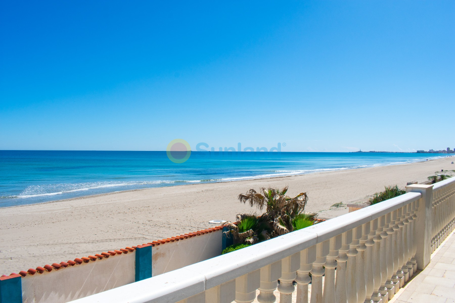 Resale - Villa - La Manga del Mar Menor - 