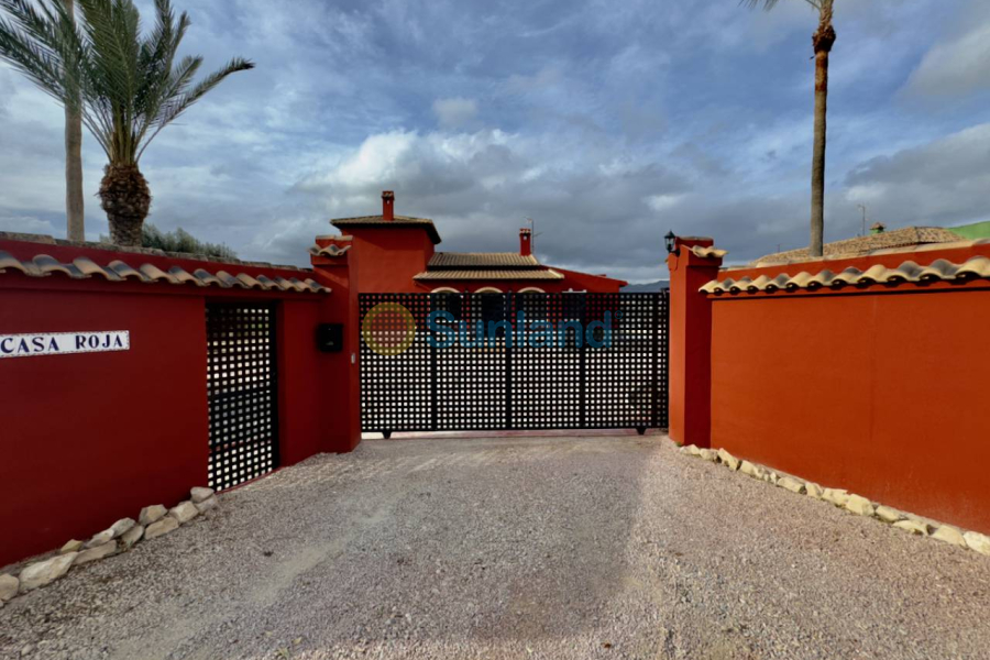 Resale - Country house - Orihuela