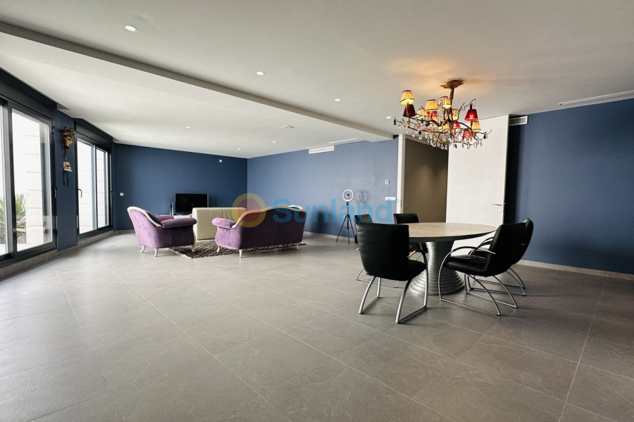 Resale - V - Las Colinas Golf Resort