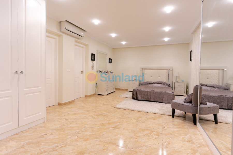 Resale - Villa - Torrevieja - 