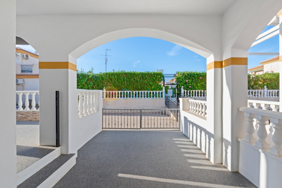 Resale - 3. Semi - Detached Villa - Orihuela Costa