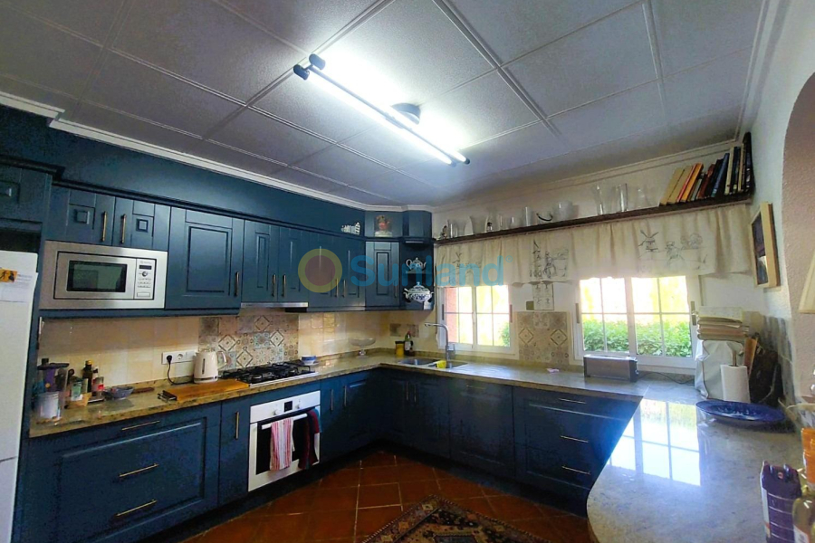 Resale - M - La Marina