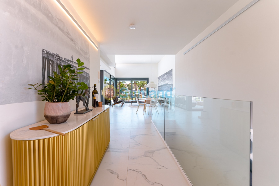 Segunda mano - Chalet - San Miguel de Salinas - Urbanizaciones