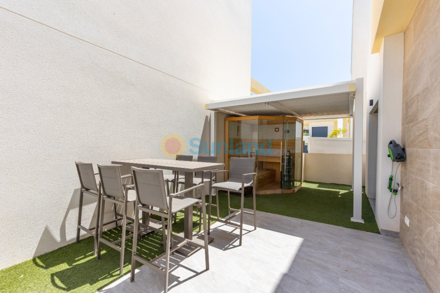 Resale - Villa - Los Montesinos - 