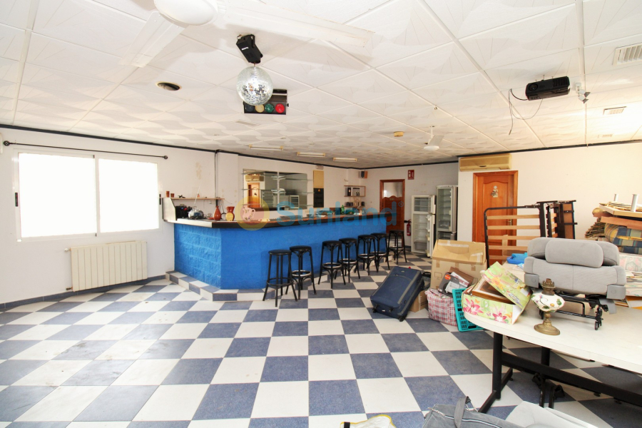 Resale - Commercial - Villamartin