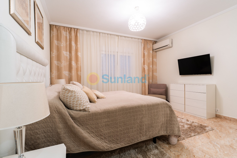 Resale - Villa - Torrevieja - 