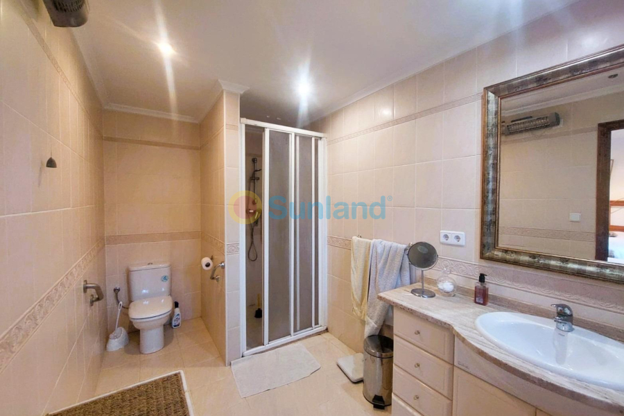 Resale - M - La Marina